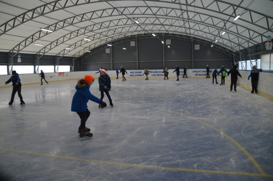 Przetarg na lodowisko przy SP 11 w Suwałkach. Co z trybuną na Zarzeczu?