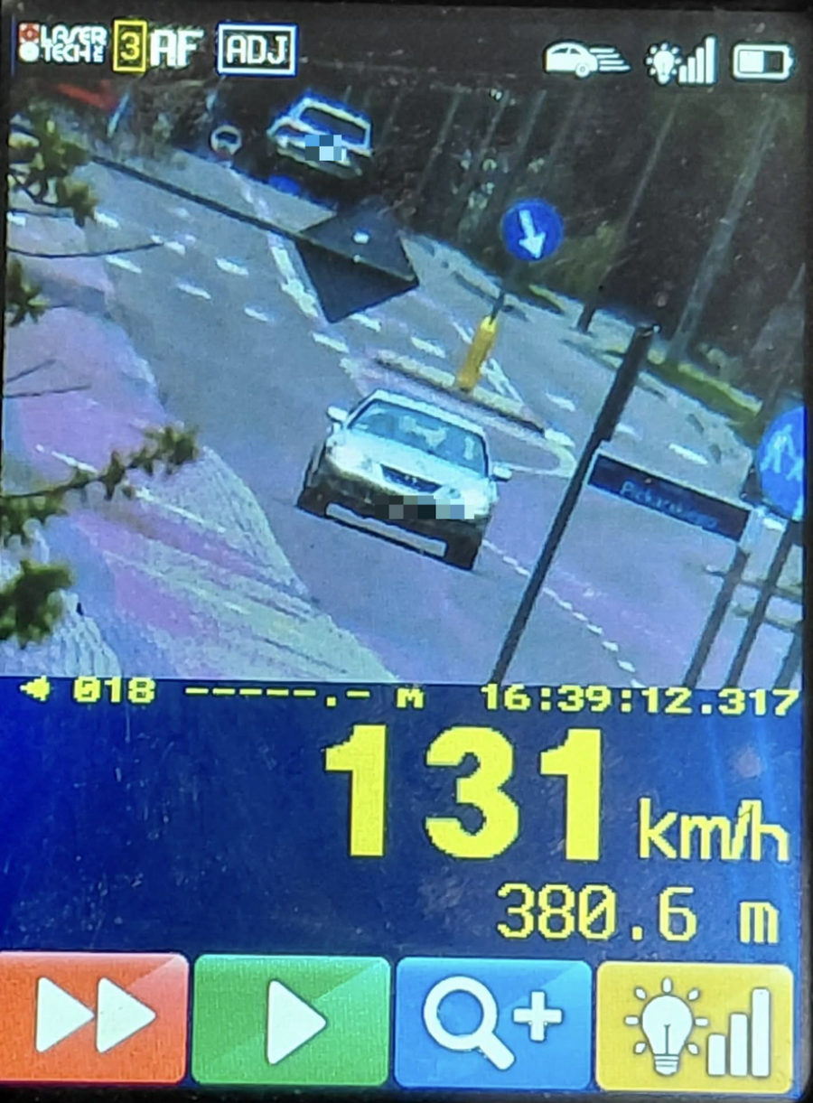Młody suwalczanin pędził mazdą ulicą Raczkowską 131 km/h. Stracił prawko i 2,5 tys. zł