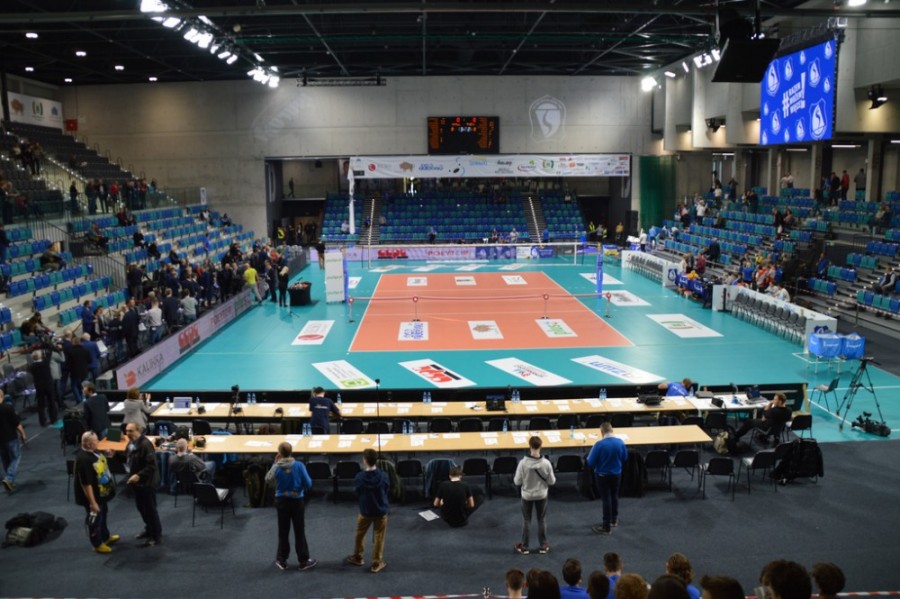 Tego jeszcze w tej hali nie trenowali. Pozorowana ewakuacja Suwałki Areny