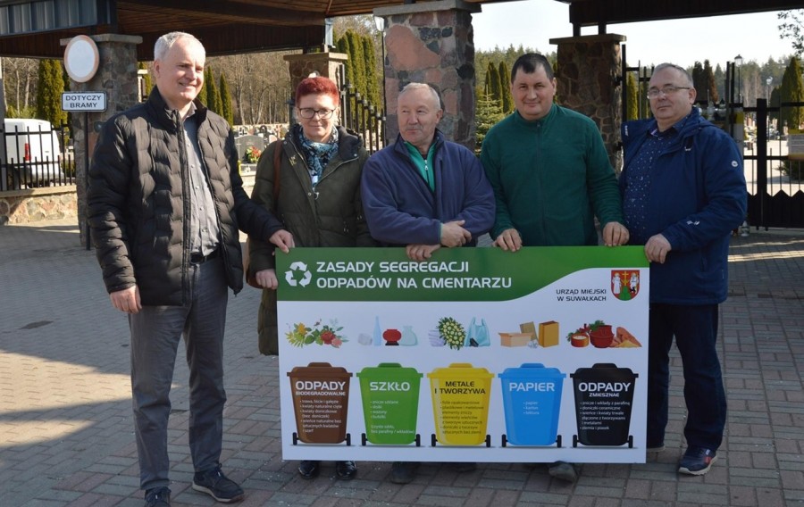 Zniczodzielnie i tablice infomacyjne wkrotce na suwalskich cmentarzach