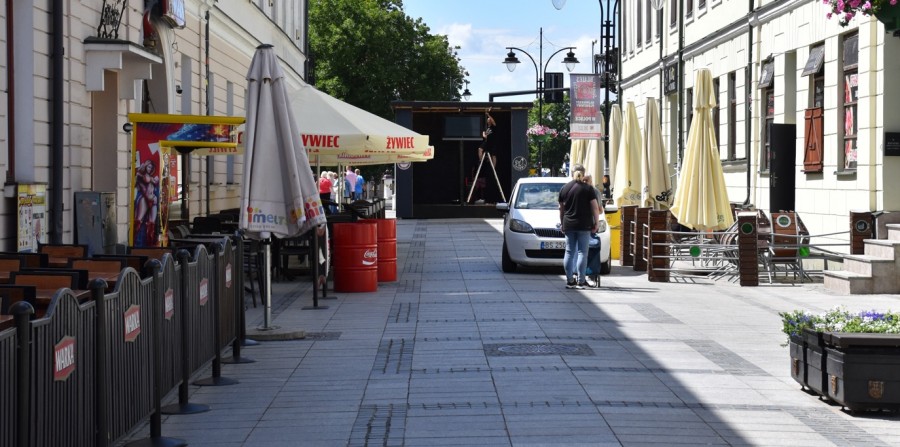 Ulica tętniąca życiem nie tylko podczas Bluesa czy Dni Suwałk. Całe Lato na Chłodnej [foto, program]