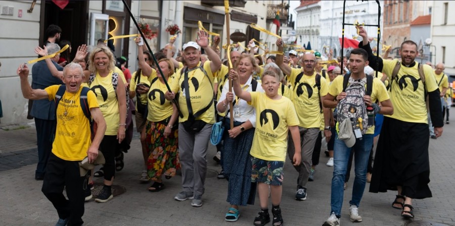 Do Ostrej Bramy dotarła 36. Międzynarodowa Piesza Pielgrzymka Suwałki – Wilno [zdjęcia]
