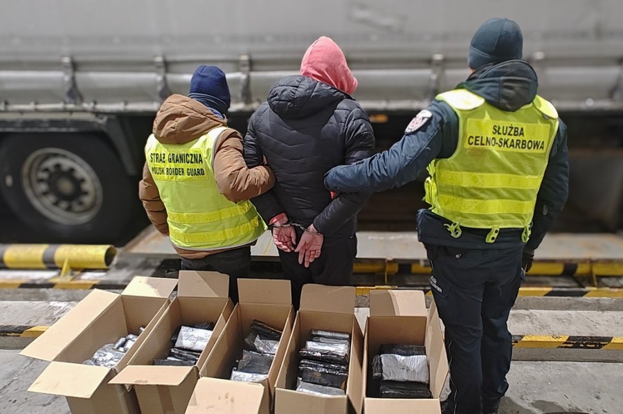 Budzisko. Zamiast części do maszyn, Białorusin przewoził haszysz wartości 5,7 mln zł [wideo i foto]