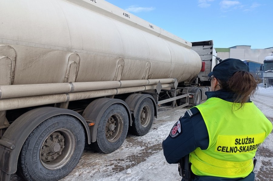 Pod Suwałkami zatrzymano dwa transporty paliwa. Nie ten olej