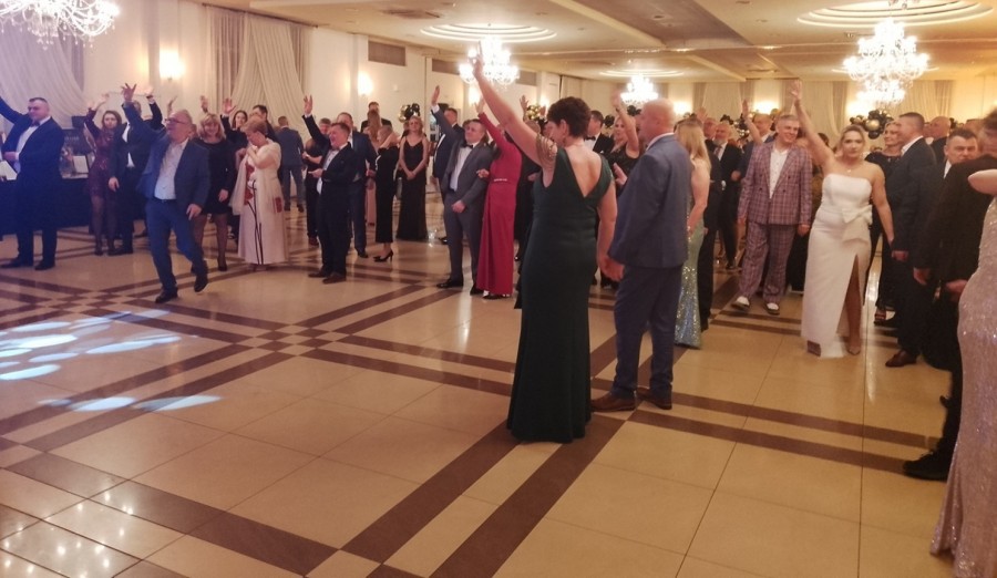 XIV Charytatywny Bal Gminy Suwałki i PSONI. Marian Kutyło z nagrodą [wideo i zdjęcia]