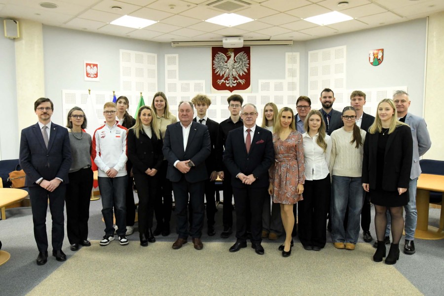 Suwalski sport. Listy gratulacyjne dla badmintonistów, lekkoatletów i modelarzy [zdjęcia]