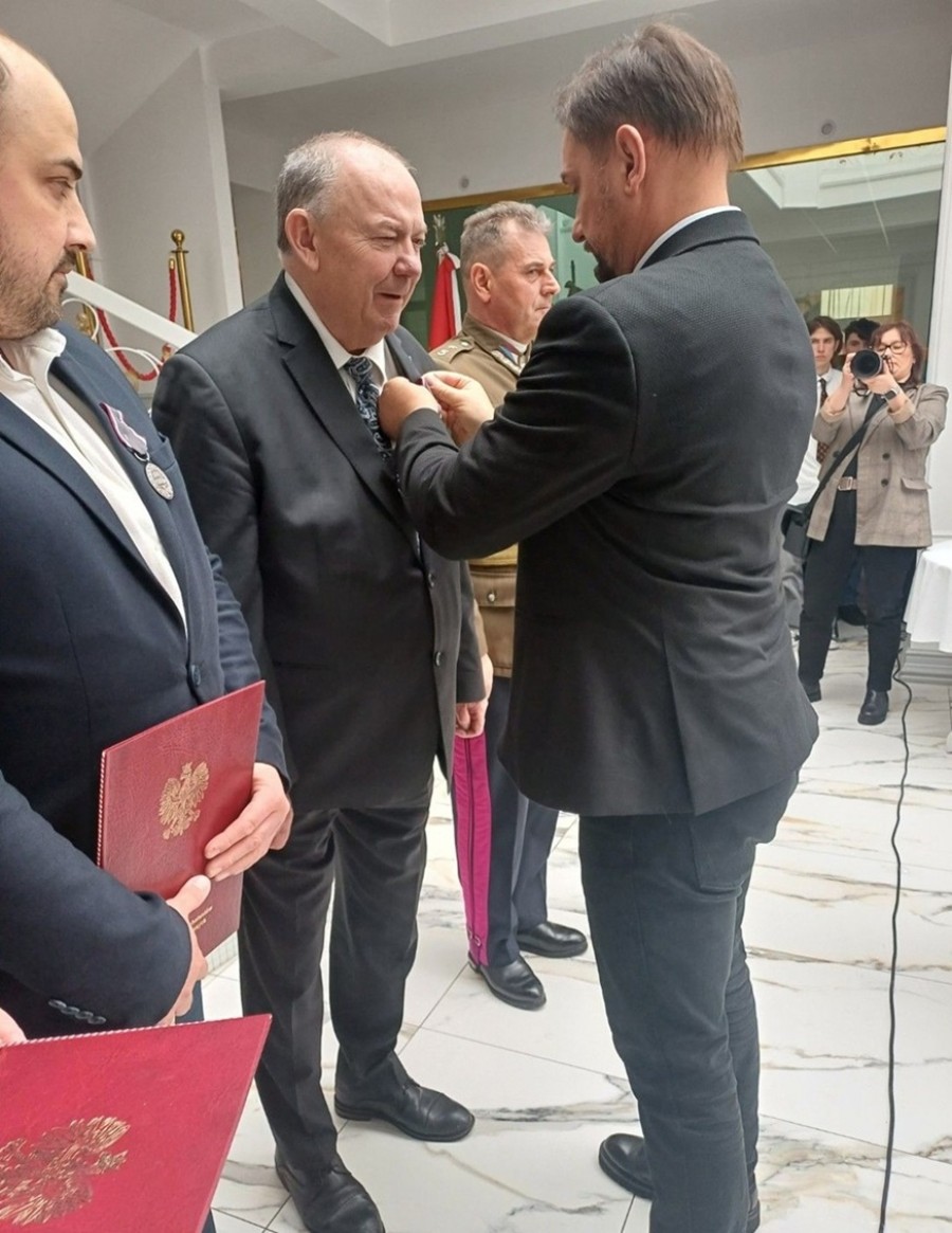 Suwałki, Augustów. Leszek Lewoc z medalem Pro Bono Poloniae