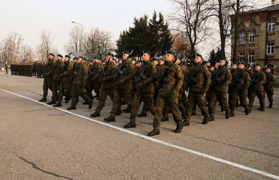 Wyższe stawki dla żołnierzy. Dobrowolna służba i szeregowi od 6500 zł, oficerowie – od 9090 zł