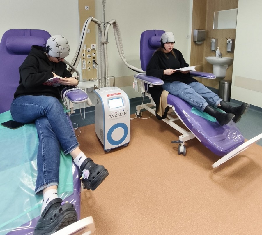 Szpital Wojewódzki w Suwałkach zakupił onkoczepki. Ograniczają lub zapobiegają wypadaniu włosów