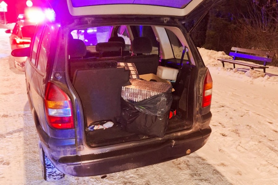 Nielegalne papierosy w bagażniku. Zatrzymanemu grozi wysoka grzywna