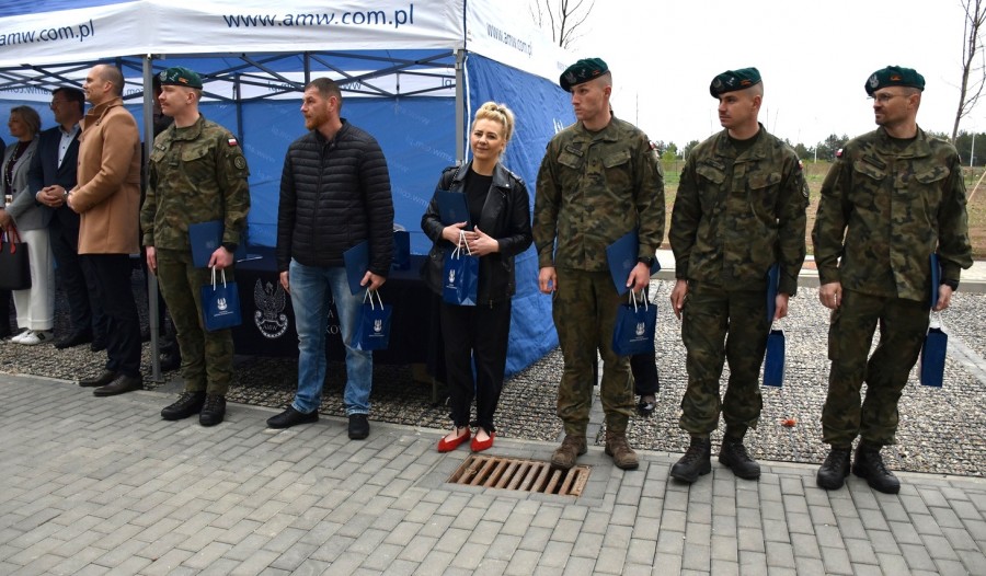 Blok z 40 mieszkaniami dla żołnierzy w Suwałkach. Szacunek i wsparcie [wideo i zdjęcia]