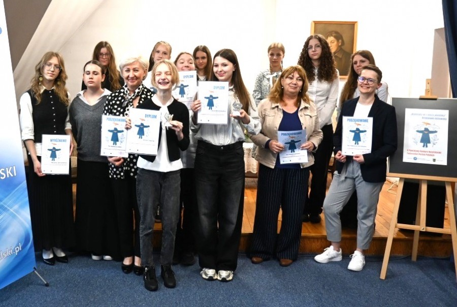Powiatowy Konkurs Recytatorski Twórczości Poetek Polskich [zdjęcia]