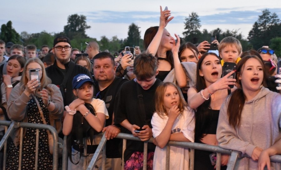 Juwenalia PUZ zapełniły suwalskie bulwary. Im później, tym tłoczniej pod sceną [zdjęcia]
