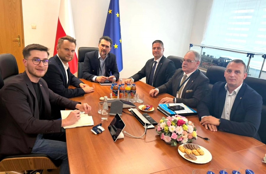 Od grudnia połączenie kolejowe Suwałki – Gdańsk. Kiedy Rail Baltica i stacja towarowa poza miastem?