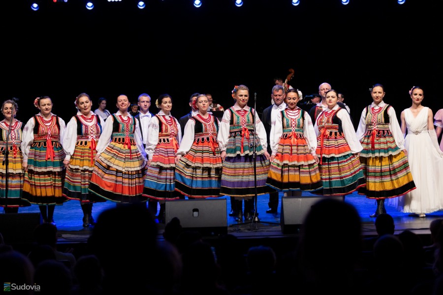 Idzie nowe. Trzeci koncert z okazji jubileuszu Zespołu Pieśni i Tańca Suwalszczyzna [wideo]