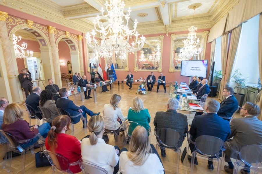 Marszałkowie apelują do premiera  o nowy korytarz transportowy, łączący północny-wschód z południem