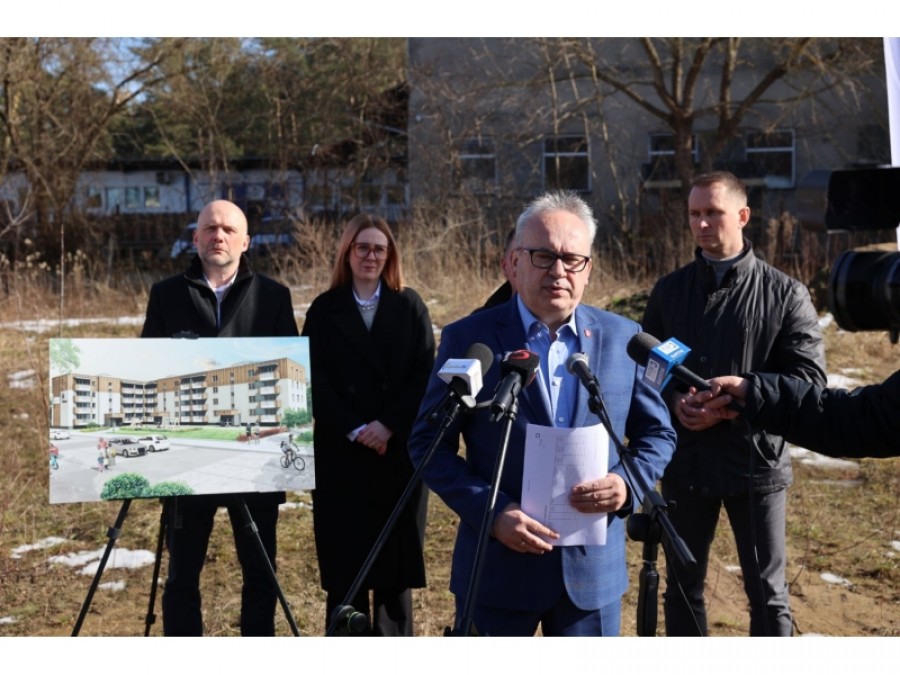 Augustów. Przy ul. Tytoniowej stanie blok komunalny z 56 mieszkaniami 