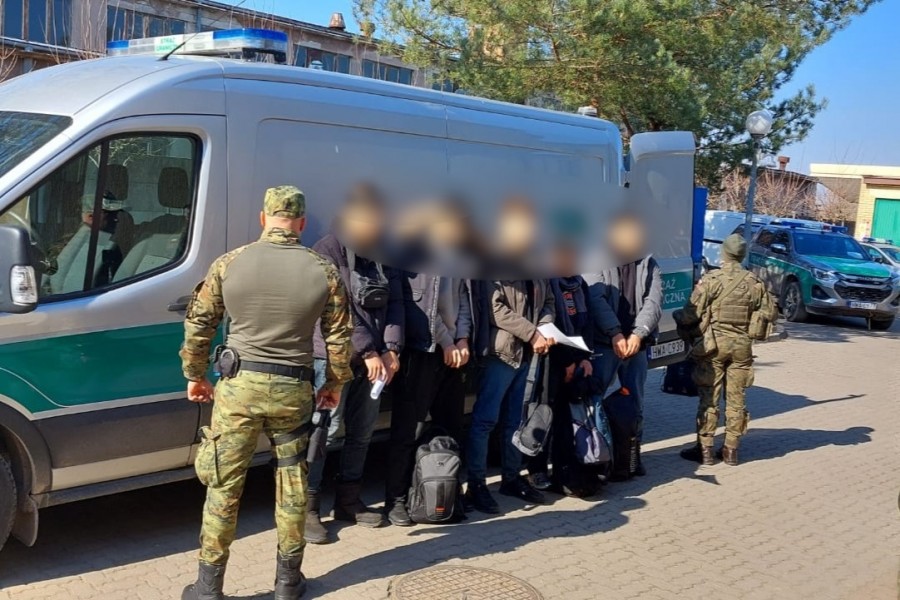 Przejście graniczne w Ogrodnikach. Kurier z Ukrainy przewoził pięciu cudzoziemców