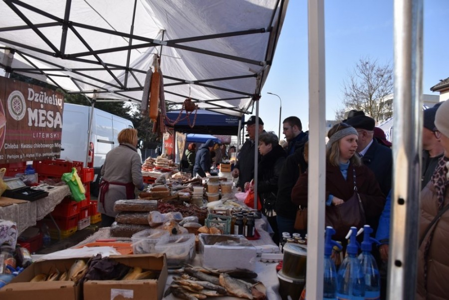 Dopisała pogoda, nie zawiedli wystawcy. Tłumy na Kaziuku Suwalskim [wideo i zdjęcia]