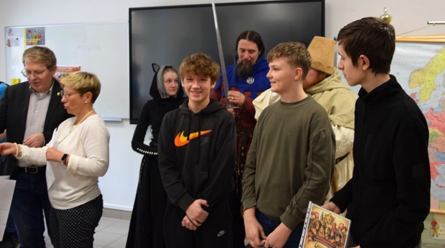 Osiem szkół podstawowych rywalizowało w II LO w Suwałkach. Historia, matematyka, sprawność fizyczna 