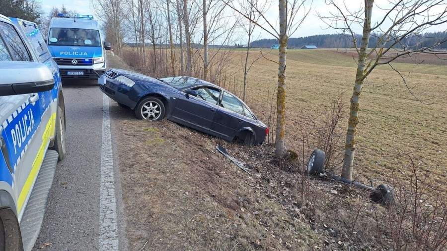 Droga Prudziszki - Jeleniewo. Pijany mieszkaniec Suwałk wjechał do rowu