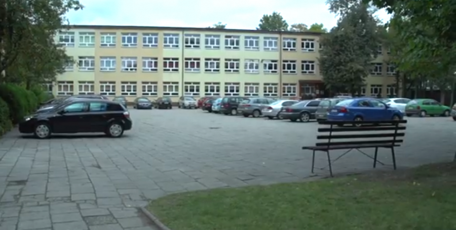 Rozpiętość ofert na zagospodarowanie terenu ZS nr 4 w Suwałkach. Bieżnia, siłownia, boisko do padla