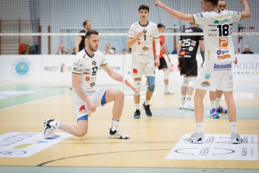 Necko Augustów – Mickiewicz Kluczbork 3:0. Łukasz Rudzewicz wyprowadził zespół ze spadkowej strefy