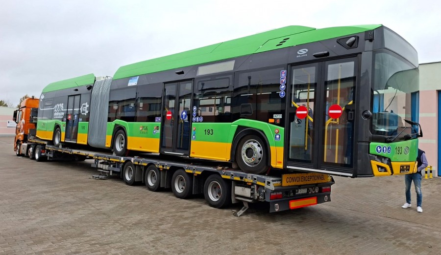 Do Suwałk dotarł nowy autobus przegubowy. Czternasty elektryk