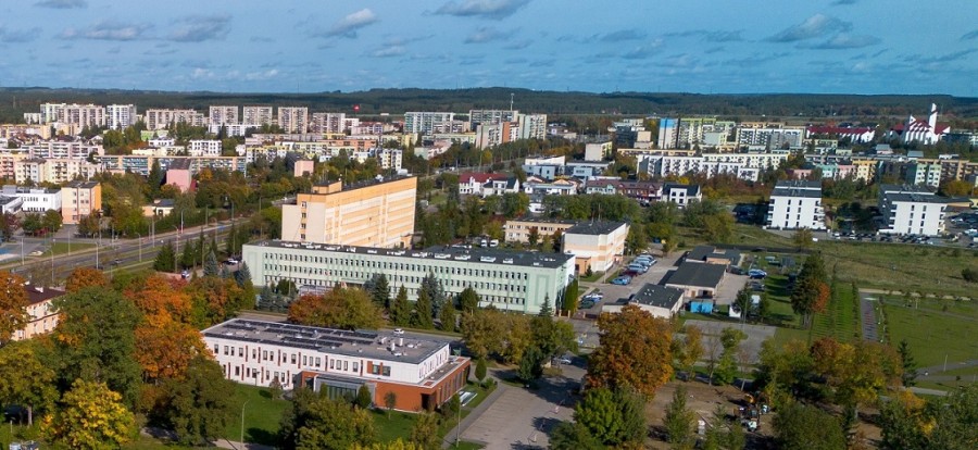 Suwalczanka przez kilka dni wypłacała gotówkę z banków, zamieniała ją na dolary i oddała oszustowi