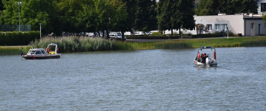 Czy ktoś utonął w Zalewie Arkadia w Suwałkach? Do kogo należą znalezione na brzegu ubrania? [foto]