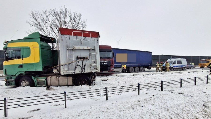 Droga ekspresowa S61 w kierunku Warszawy. Między Suwałkami a Raczkami zderzyły się dwa tiry