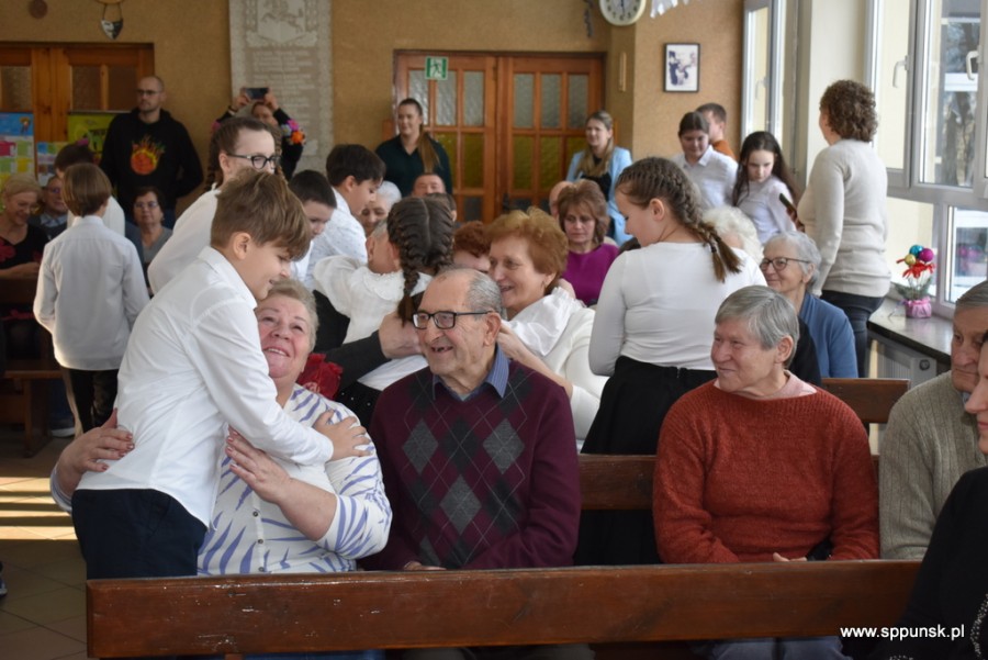 Święto Babci i Dziadka w Szkole Podstawowej w Puńsku [zdjęcia]