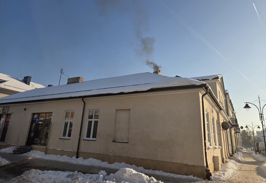 Suwałki, Augustów. Temperatura spada do -24°C, piece i kominki pracują, nie ma czym oddychać