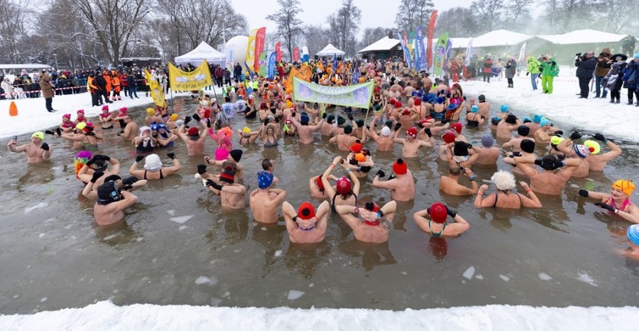 Suwałki. Ogólnopolski Zlot Morsów na Polskim Biegunie Zimna [wideo i zdjęcia]