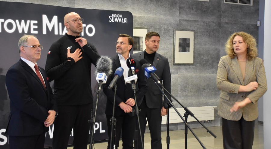 Minister Jakub Rutnicki w Suwałkach. Pieniądze na lodowisko, na halę ze schronem, Orlik na Kamenie