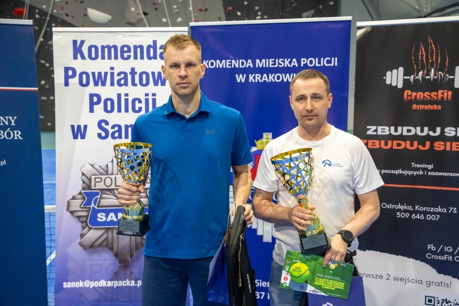 Tenis. Suwalski strażak Paweł Chałko z dwoma srebrnymi medalami w turnieju służb mundurowych