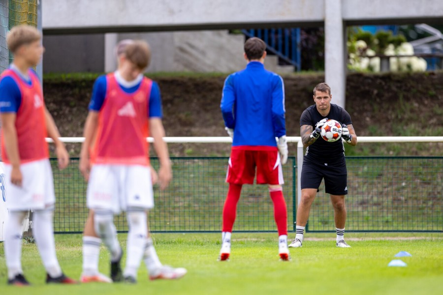 _r6_9013_easy-resize.com_.jpg