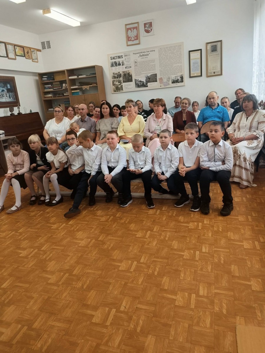 widugiery_szkola_uczniowie.jpg