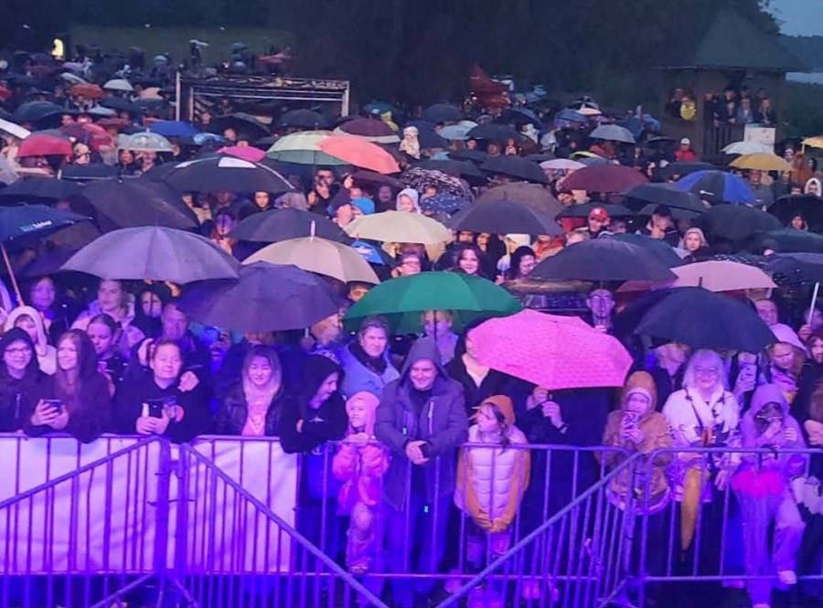 Zenek Martyniuk na Pożegnaniu Lata w Starym Folwarku. Pełna plaża [wideo i zdjęcia]