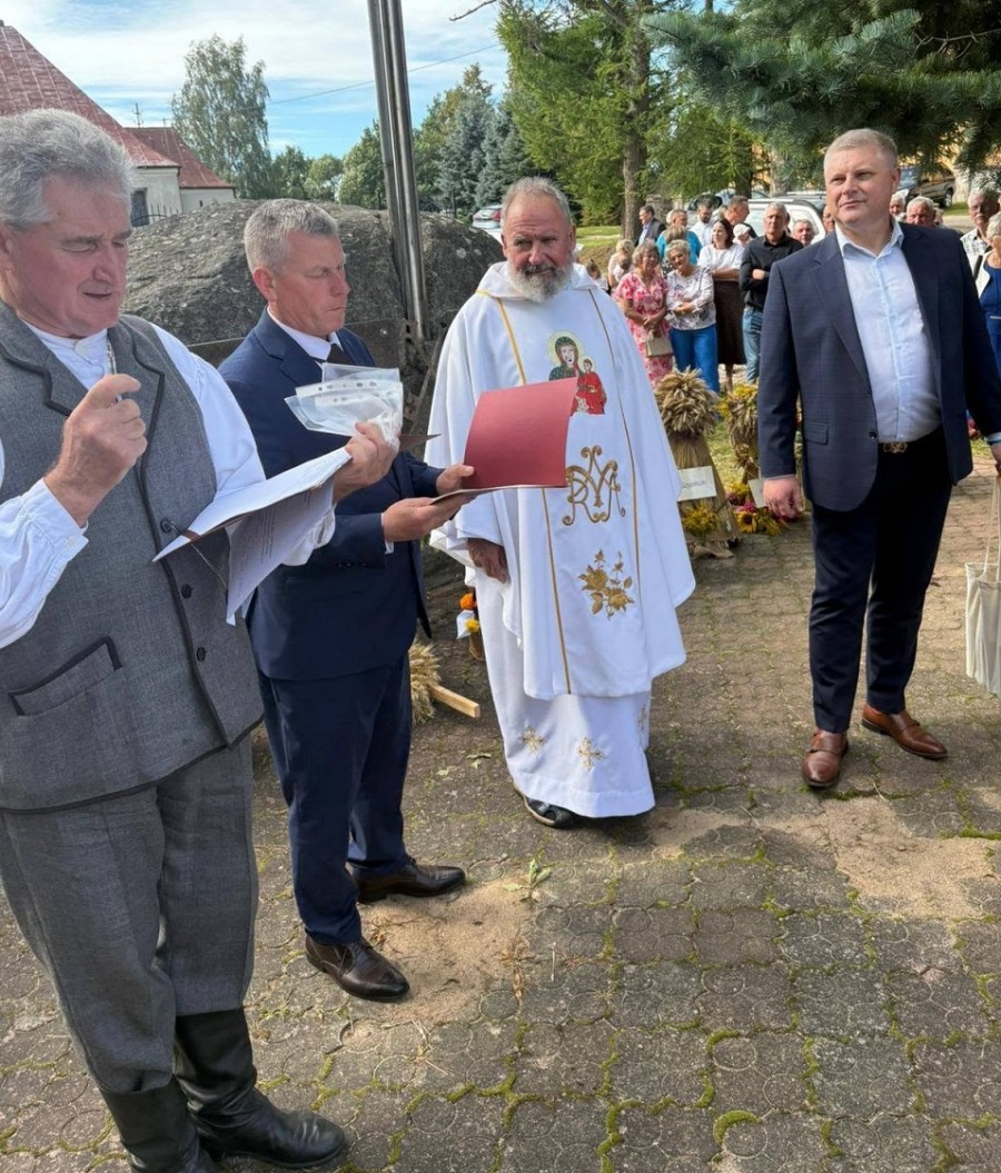 Dożynki gminno-parafialne w Becejłach z odpustem i pożegnaniem proboszcza [zdjęcia]