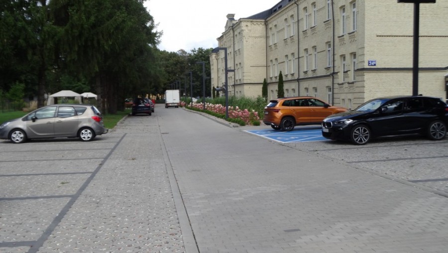 brzostowskiego_park_(3).jpg