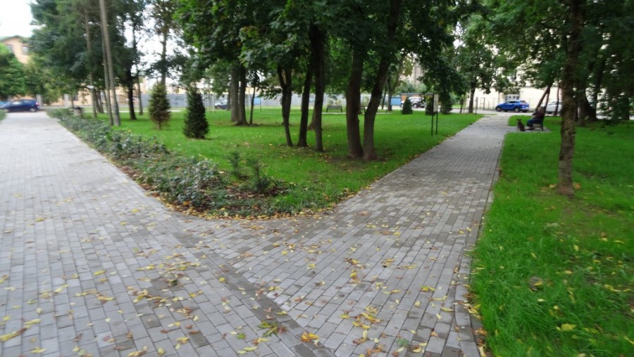 brzostowskiego_park_(5).jpg