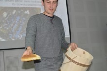 Budują barcie i otaczają je opieką. Przyjaciele pszczół z Augustowa [zdjęcia]