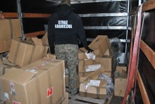 Nielegalne papierosy na pace Citroena