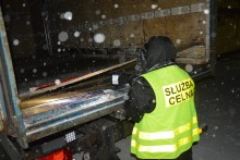 Budzisko. Papierosy w podwójnej podłodze