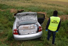 Kontrabandę zostawił w rowie