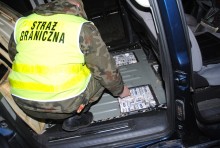 Papierosy w podwójnej podłodze