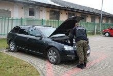 Dwa auta z ingerencją w nadwoziu