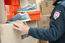 Tysiące podróbek w busie i ciężarówce