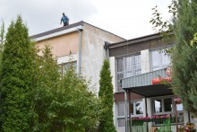 Uczniowie na wakacjach, a w szkołach praca wre [zdjęcia]